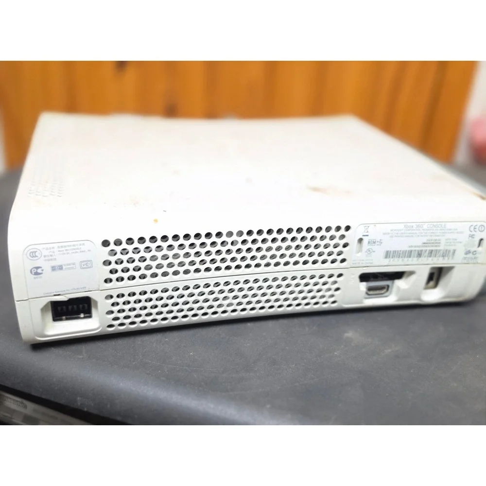 Powers on untested Microsoft Xbox 360 Pro Console White 60GB HDMIPort 2008-09-02